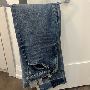 I’m selling these brand new Zara jeans I only wore them once.